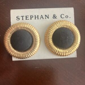 NWT Stephan & Co. Gold and Black circle fashionable Earrings